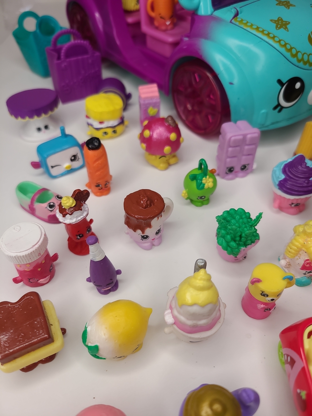 Large Shopkins Bundle Houses Cars & 120+ Figures - Picture 12 of 16